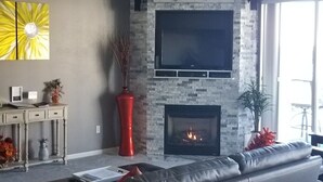 Smart TV, fireplace, stereo - Fantastic 2BR 2 BA waterfront property in Lands End, Osage Beach! (Osage Beach)