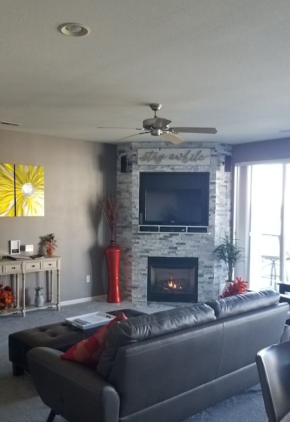 Fantastic 2br 2 Ba Waterfront Property In Lands End, Osage Beach! - Osage Beach, MO