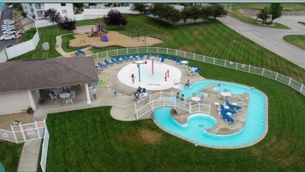 Outdoor pool - Fantastic 2BR 2 BA waterfront property in Lands End, Osage Beach! (Osage Beach)