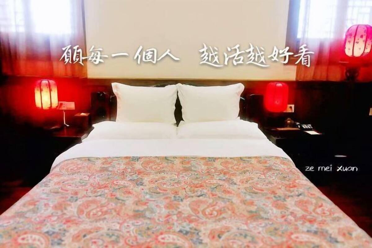 Down duvets, individually decorated, individually furnished, desk