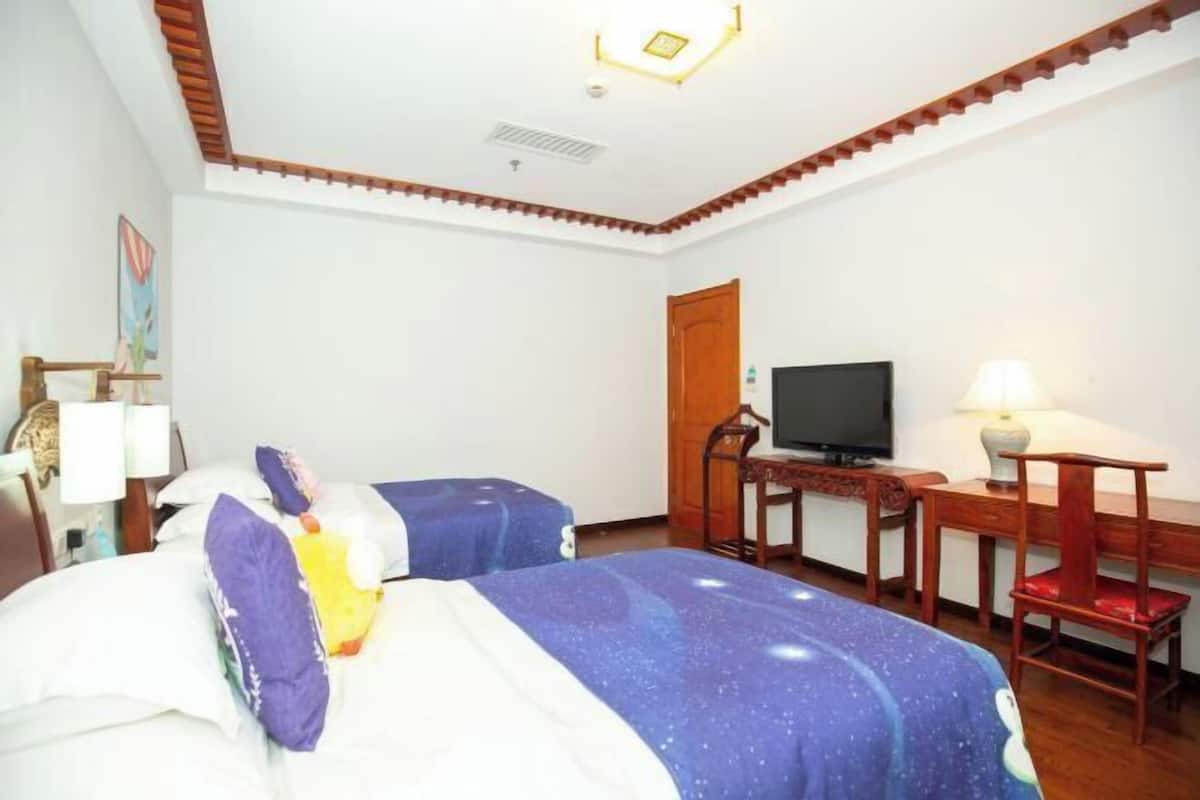 Down duvets, individually decorated, individually furnished, desk
