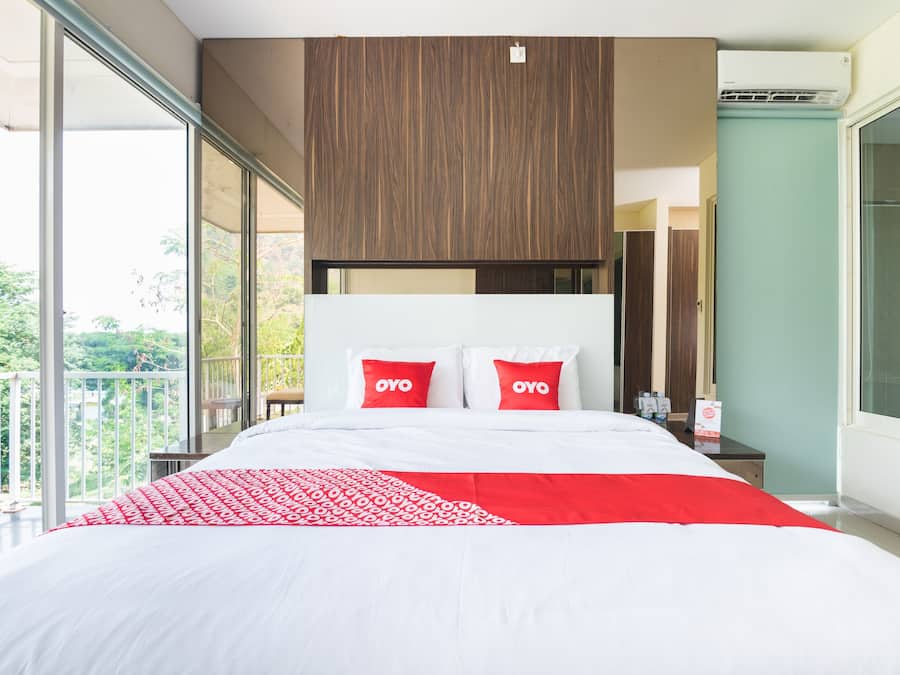 Deluxe Suite | 1 bedroom, desk, free WiFi, bed sheets
