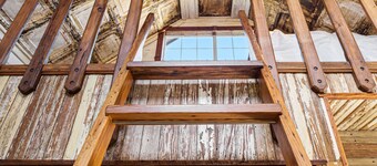 Lazy River Cottage on the Middle Bosque River - kayaks and boats available.  