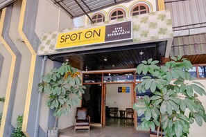 Exterior - OYO 1761 Hotel Dirgahayu (Ponorogo)