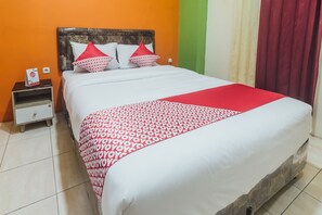 Free WiFi, bed sheets - OYO 2010 Satria Guest House (Ambon)