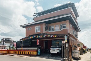 Exterior - OYO 2010 Satria Guest House (Ambon)