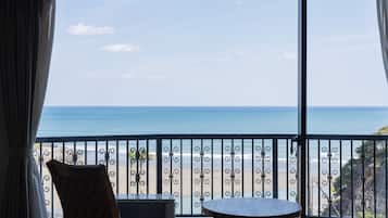 Desk, laptop workspace, iron/ironing board, free WiFi