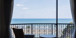 Desk, laptop workspace, iron/ironing board, free WiFi - Hotel Seasons Nichinan (Nichinan)
