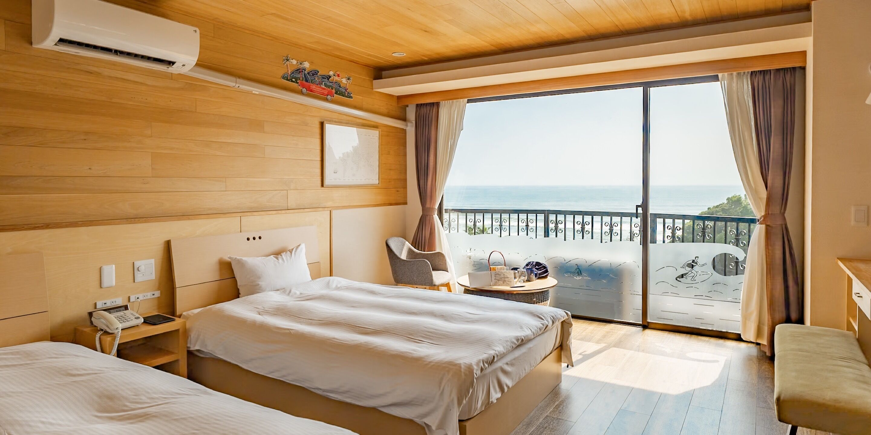 Habitación Deluxe con 2 camas individuales, para no fumadores, vista al mar | Escritorio y espacio para trabajar con laptop 