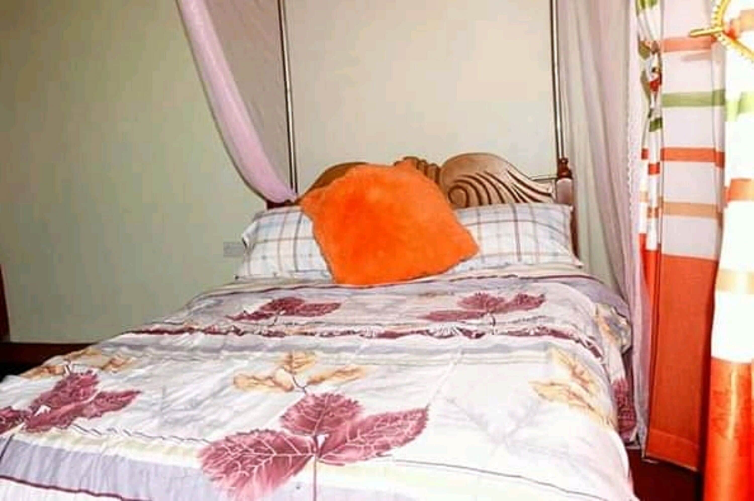 5 bedrooms, soundproofing, iron/ironing board (on request), free WiFi