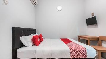Standard Double Room | Free WiFi, bed sheets
