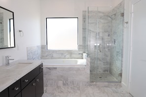 Bathtub, jetted tub