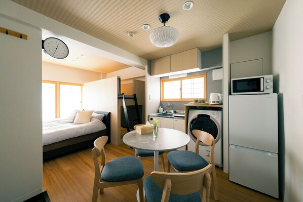 家庭房 (Queen Bed Room) | 1 多间卧室、办公桌、笔记本电脑工作区、熨斗/熨衣板