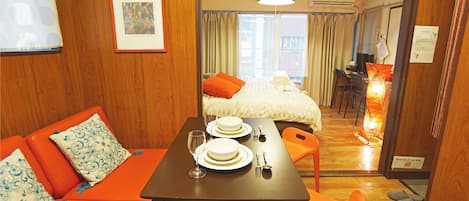 Queen Bed Room | 1 bedroom, desk, laptop workspace, iron/ironing board