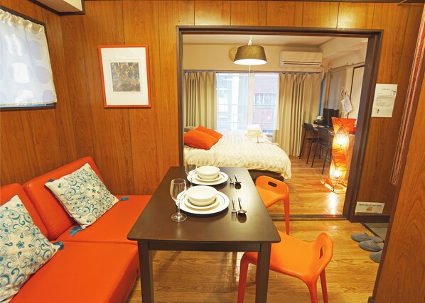 Chambre Familiale (Queen Bed Room)