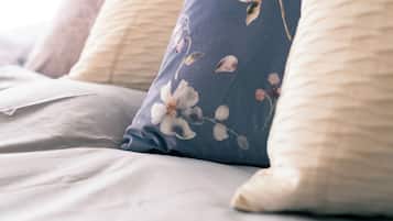 Queen Bed Room | 1 bedroom, desk, laptop workspace, iron/ironing board