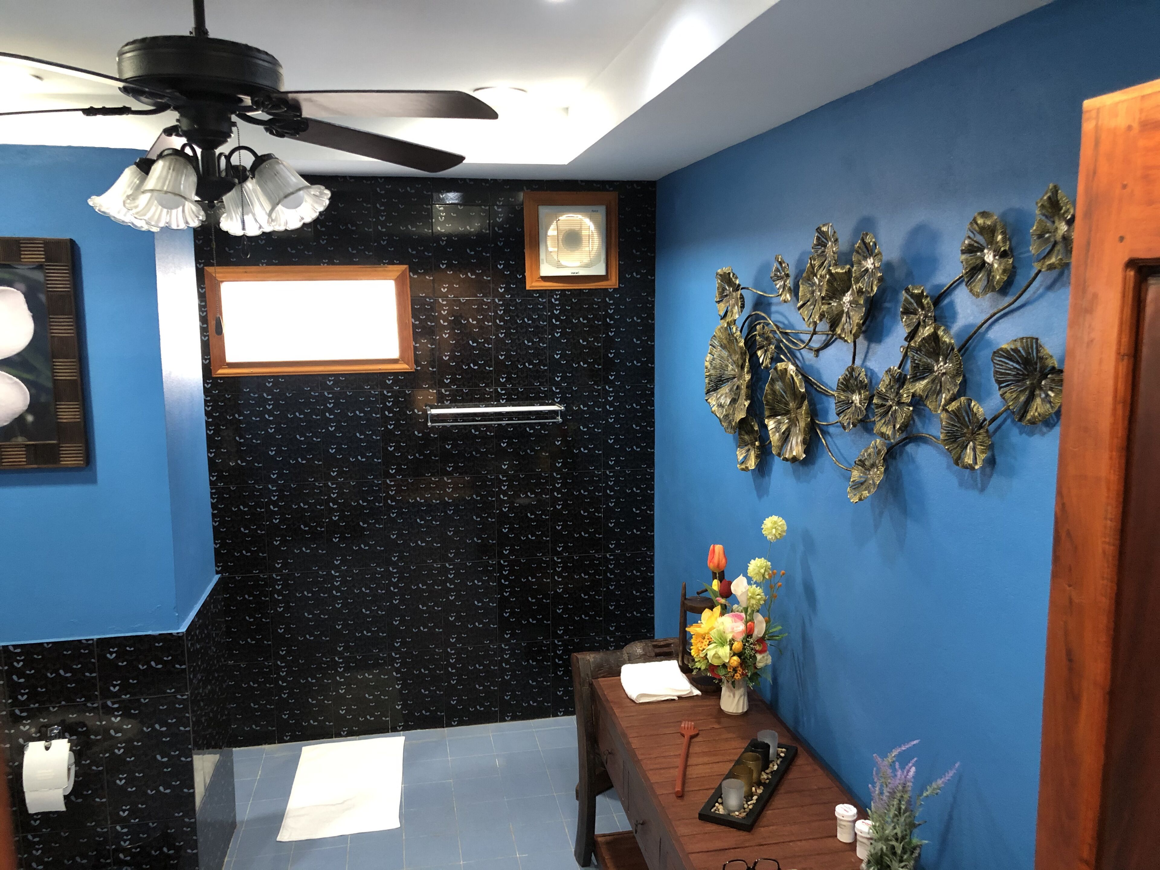 honeymoon room | bathroom | shower, rainfall showerhead, free toiletries, hair dryer