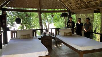 Tiefengewebe-Massagen, Thai-Massagen