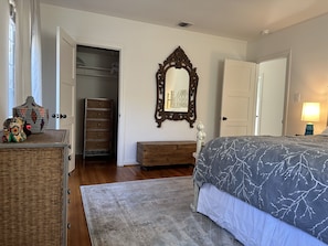 1 bedroom, iron/ironing board, free WiFi, bed sheets - Charming Duplex with Private Backyard (Los Angeles)