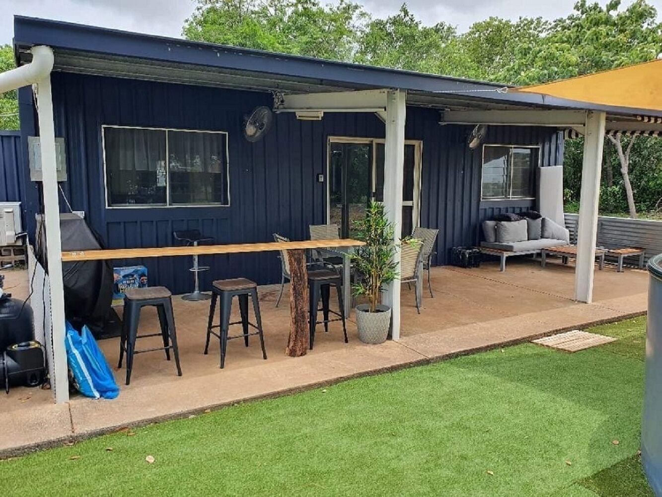 Red Dog's Retreat and Pup with a pool & ocean views. WiFi & Linen included — image 6