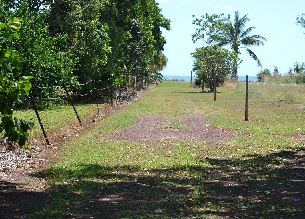 Red Dog's Retreat and Pup with a pool & ocean views. WiFi & Linen included — image 23