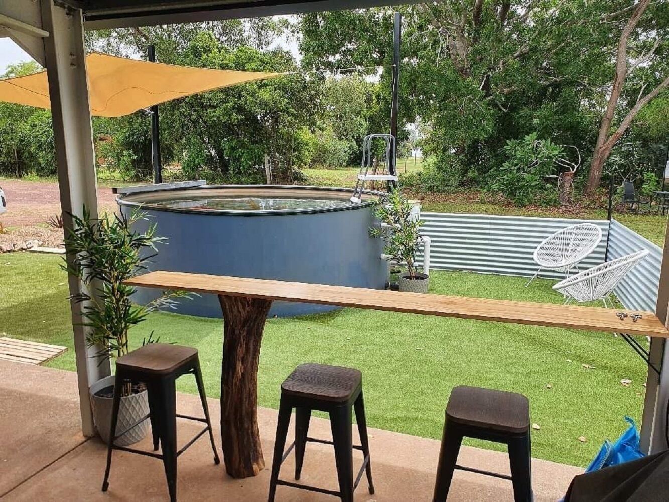 Red Dog's Retreat and Pup with a pool & ocean views. WiFi & Linen included — image 5