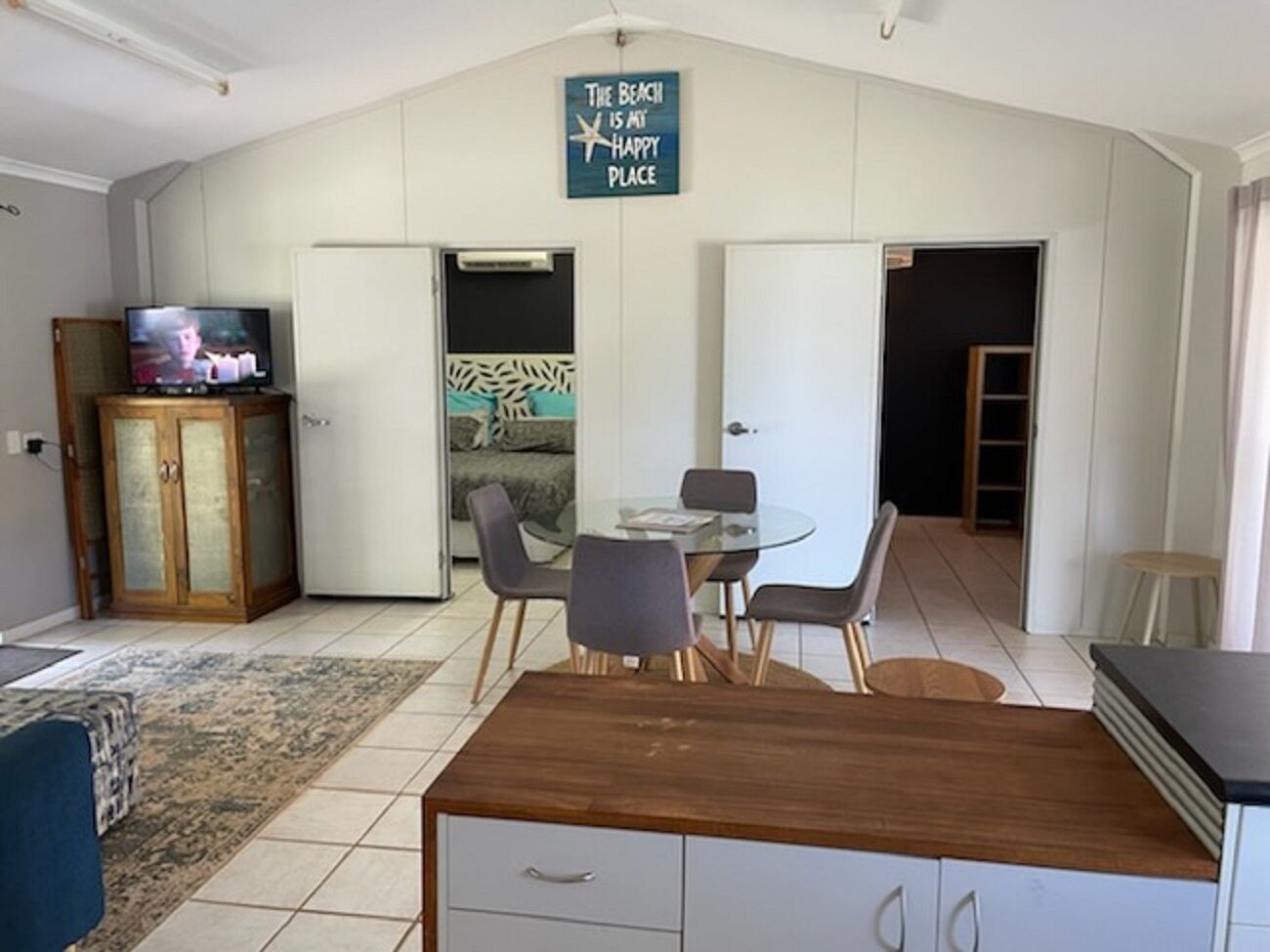 Red Dog's Retreat and Pup with a pool & ocean views. WiFi & Linen included — image 2