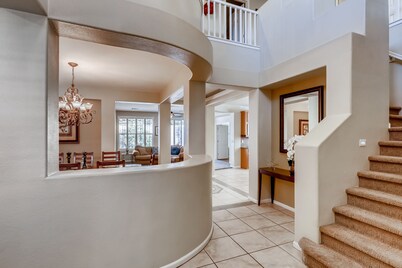 Vegas Themed 6BR · Game Room · 2 Suites · EV · Spacious Retreat For 14 Guest