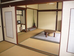 Deluxe Family Room | Free WiFi, bed sheets