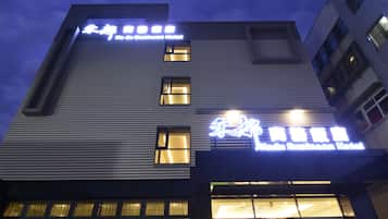 住宿正面 (夜晚)
