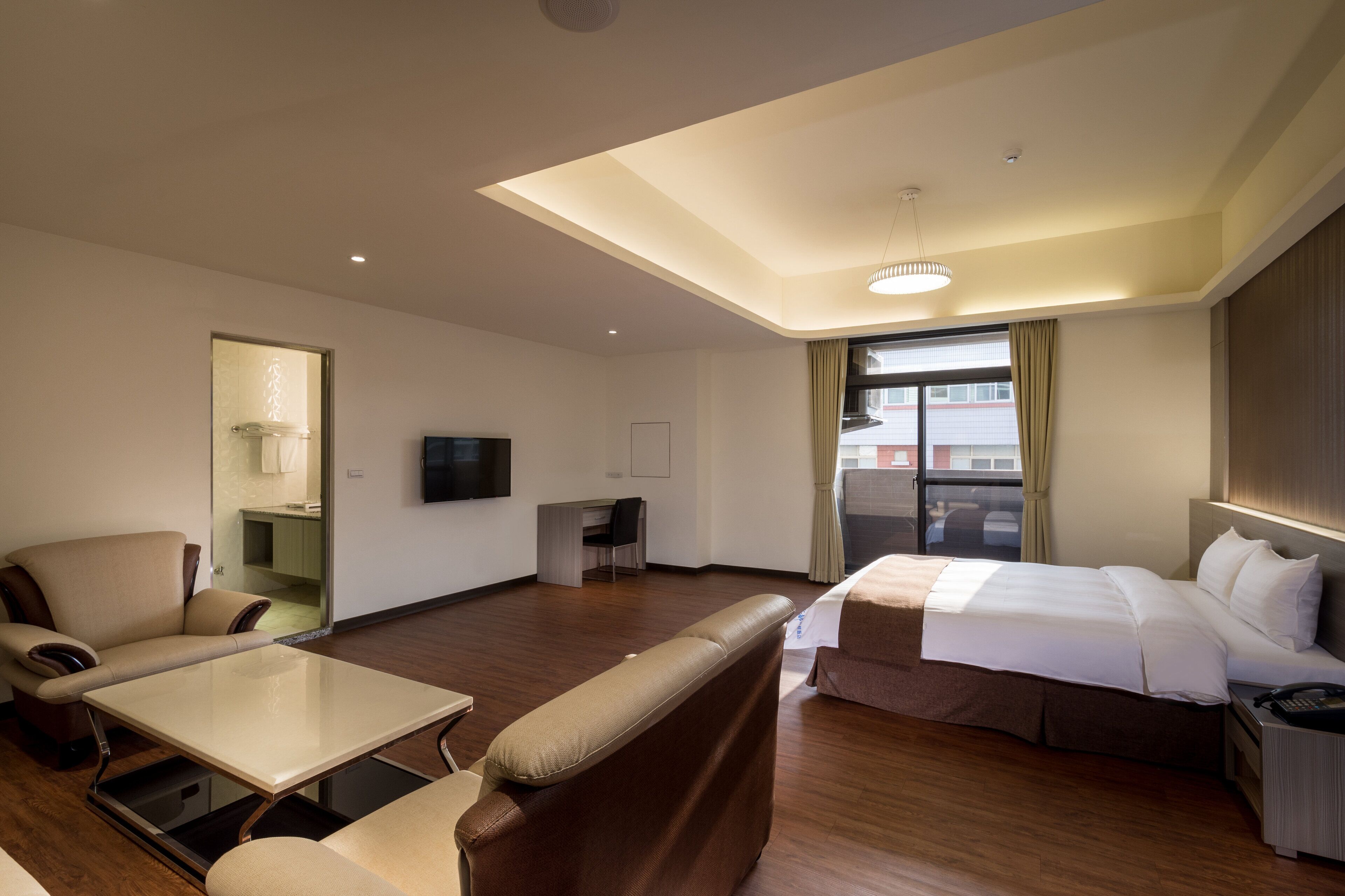 double room, bathtub | down duvets, desk, soundproofing, free wifi