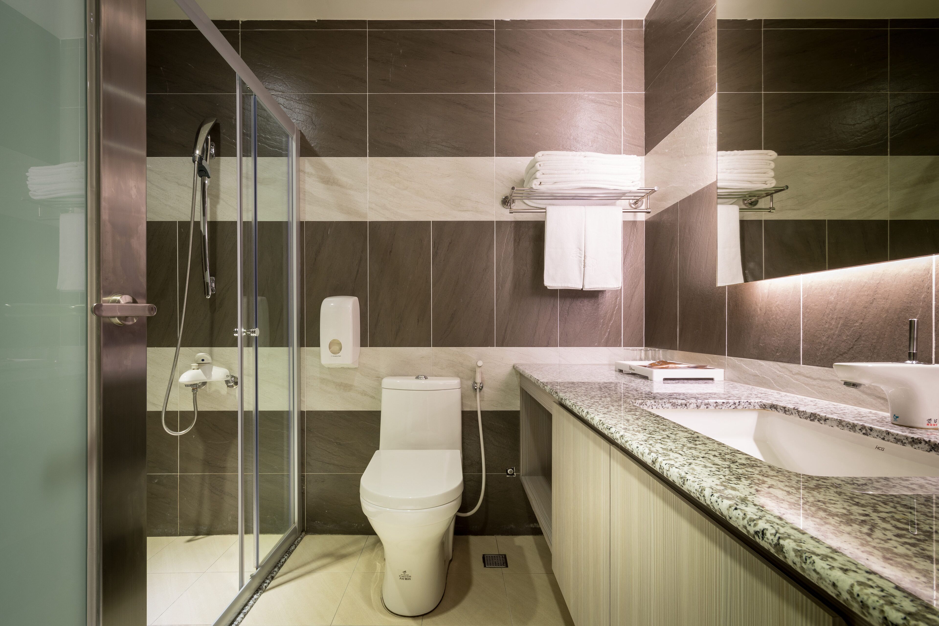 standard quadruple room | bathroom | shower, free toiletries, hair dryer, slippers