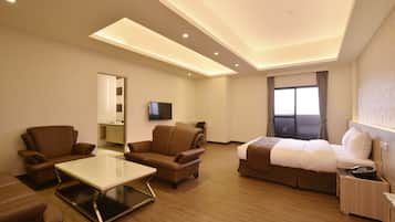 Double Room, Bathtub | Down comforters, desk, soundproofing, WiFi (free)