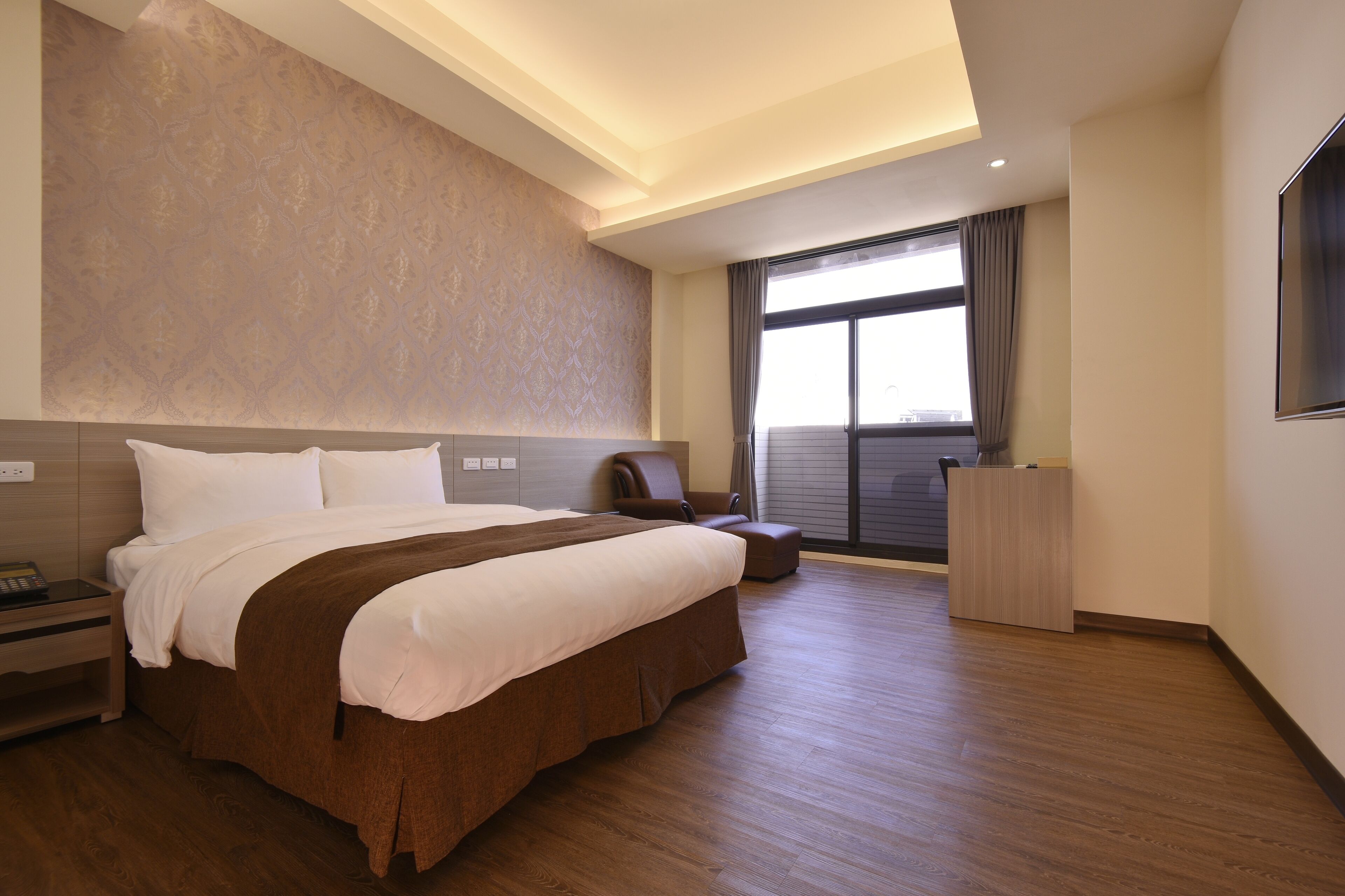 standard double room | down duvets, desk, soundproofing, free wifi