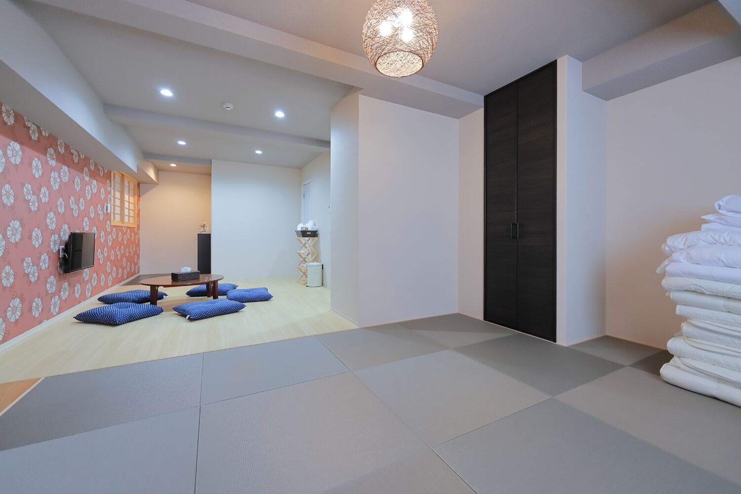 Apartment for 6 Guests, Private | Desk, blackout drapes, free WiFi, bed sheets