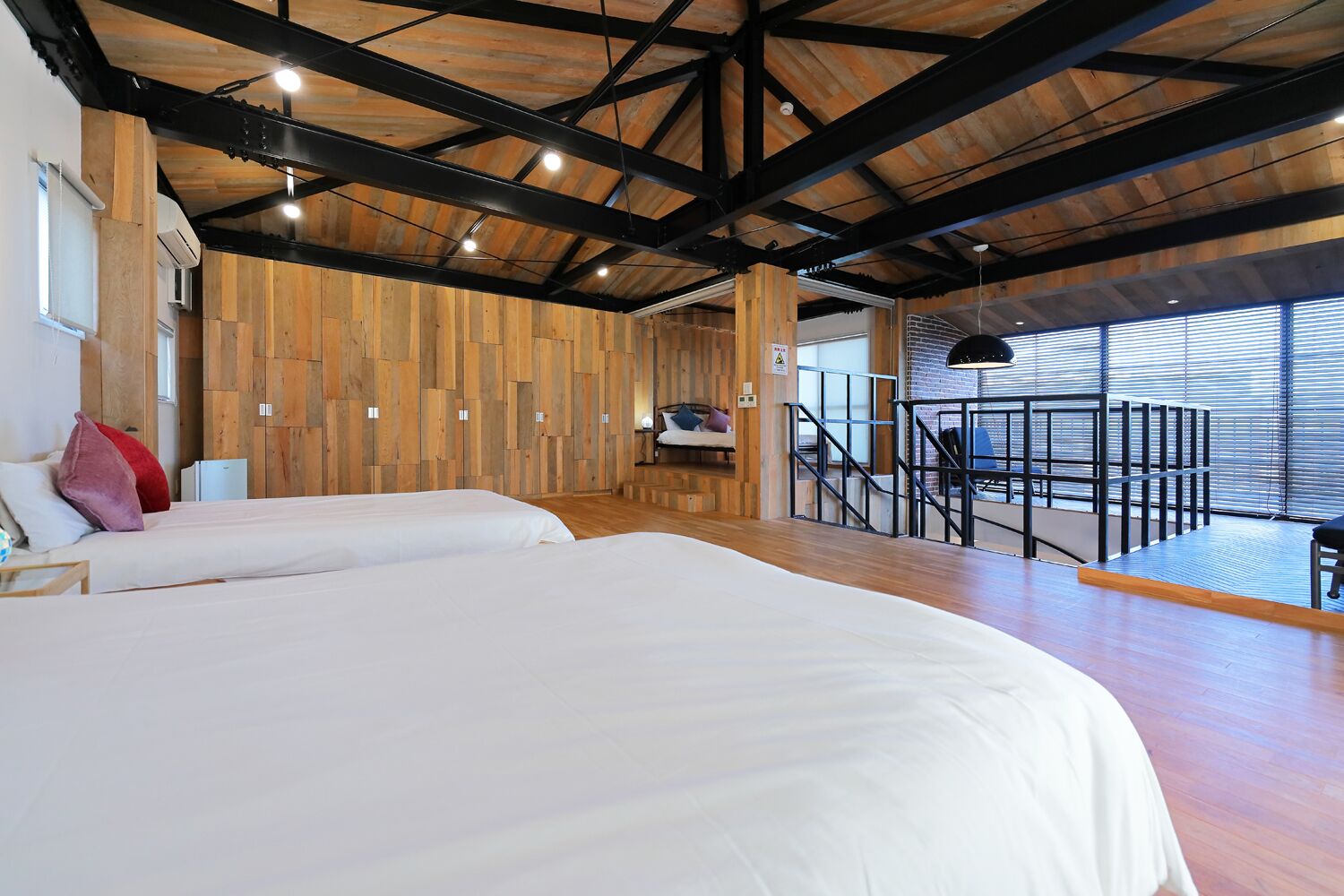 Bureau, rideaux occultants, Wi-Fi gratuit, draps fournis