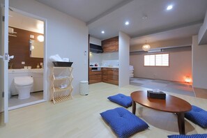 客房 (Apartment for 6 Guests, Private) | 書桌、遮光布/窗簾、免費無線上網、床單