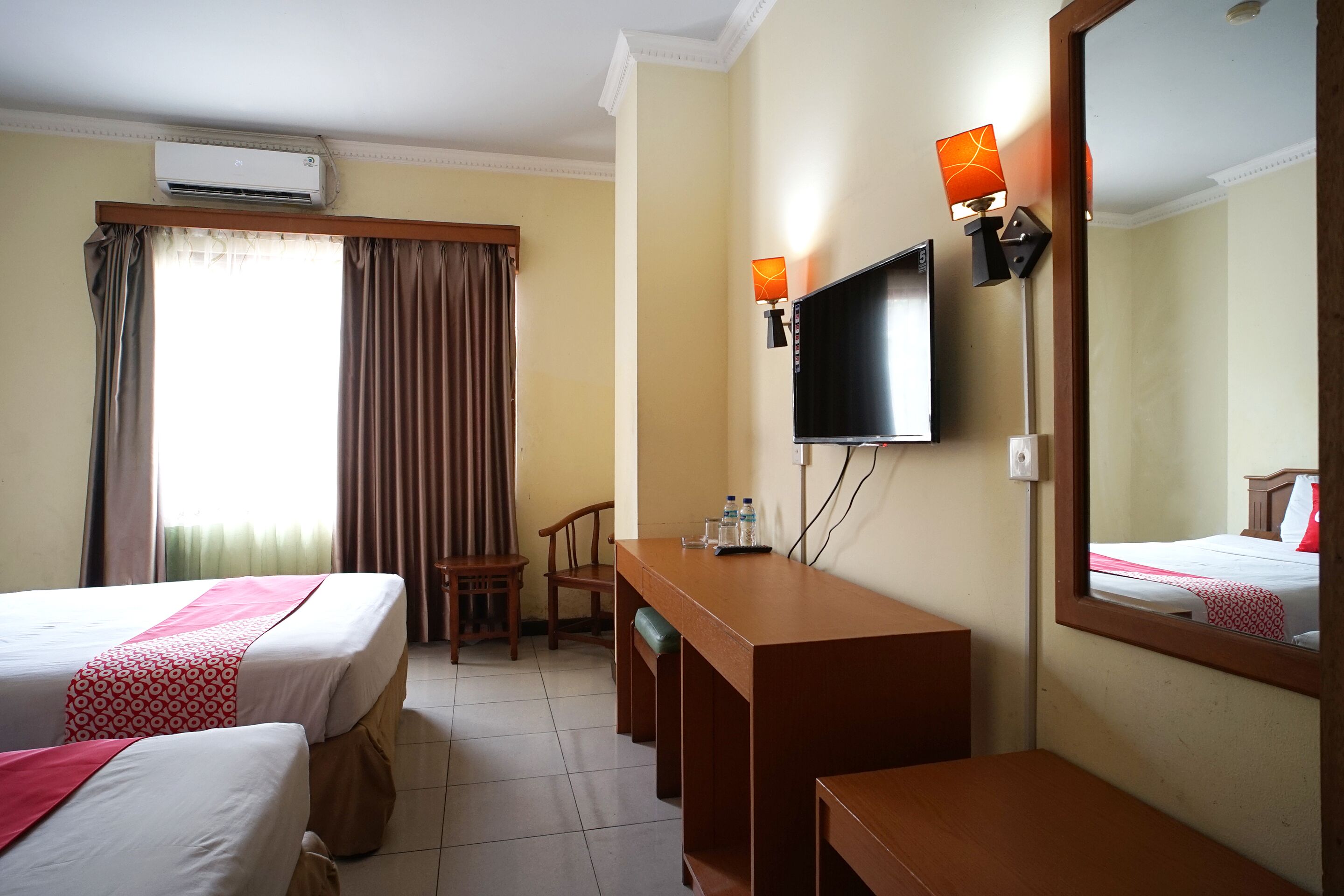 deluxe twin room | free wifi, bed sheets