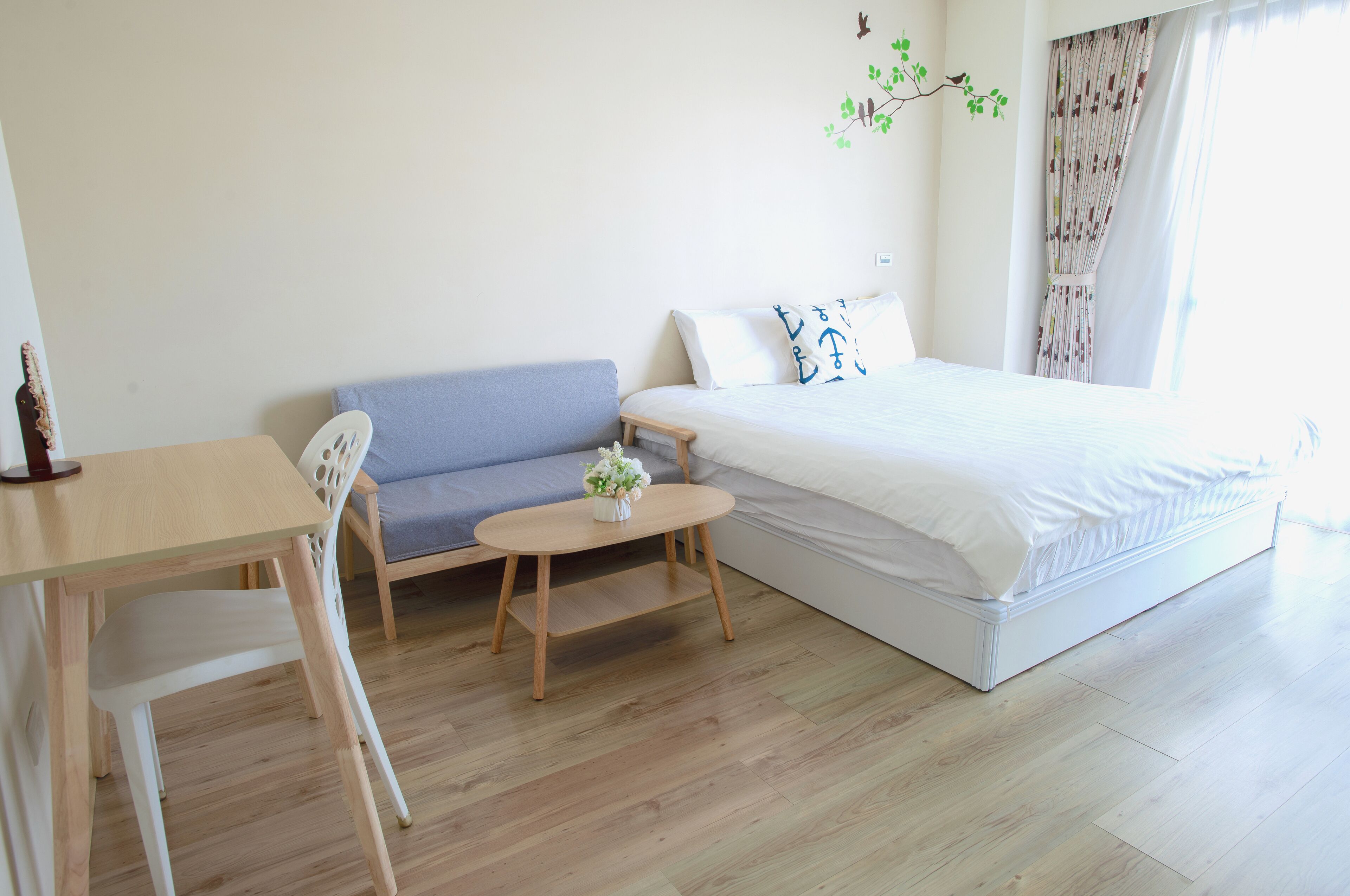 Double Room (203) | Desk, blackout drapes, soundproofing, free WiFi