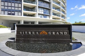 Exterior - Sierra Grand Private 3 Bed Ocean View (Broadbeach)