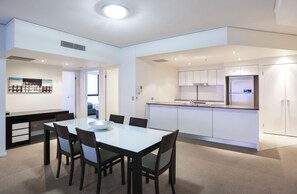 3 Bedroom Apartment | In-room dining - Sierra Grand Private 3 Bed Ocean View (Broadbeach)
