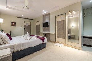 Premium bedding, desk, soundproofing, free WiFi - Ostin Orange Park (Visakhapatnam)