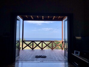 Villa (Sky, Ground, 1F) | 1 chambre, décor unique, ameublement unique, fer et planche à repasser