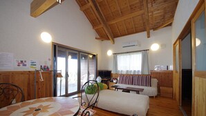 Huvila (Sky, High, 2F) | Olohuone
