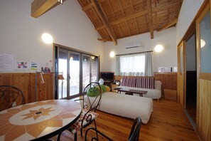 Sky Villa High (2F) | Living room | 45-inch flat-screen TV with satellite channels, TV - Nakijin Sky Villa (Nakijin)