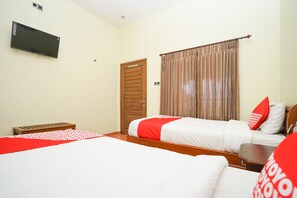 Standard Twin Room - OYO 1483 Hotel Bumi Bermi Permai (Krucil)