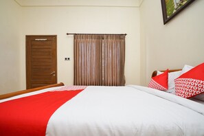Standard Double Room | Free WiFi, bed sheets - OYO 1483 Hotel Bumi Bermi Permai (Krucil)