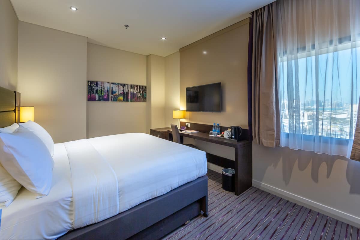 double room, non smoking (free airport shuttle ) | in-room safe, desk, laptop workspace, soundproofing
