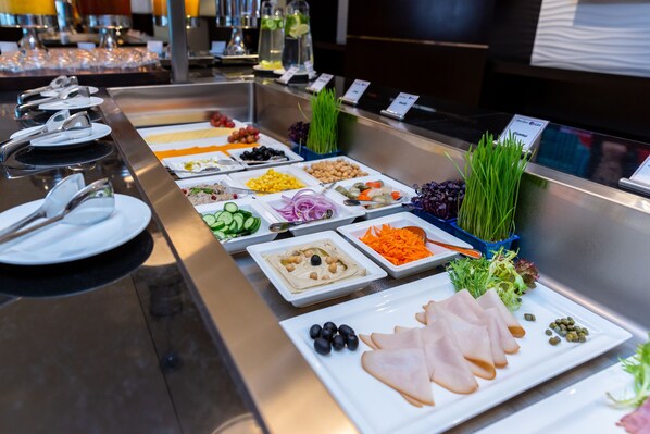 Breakfast, lunch and dinner served - Premier Inn Doha Airport (Doha)