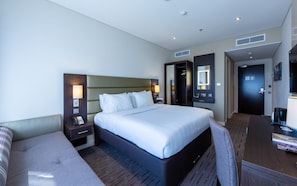 In-room safe, desk, laptop workspace, soundproofing - Premier Inn Doha Airport (Doha)